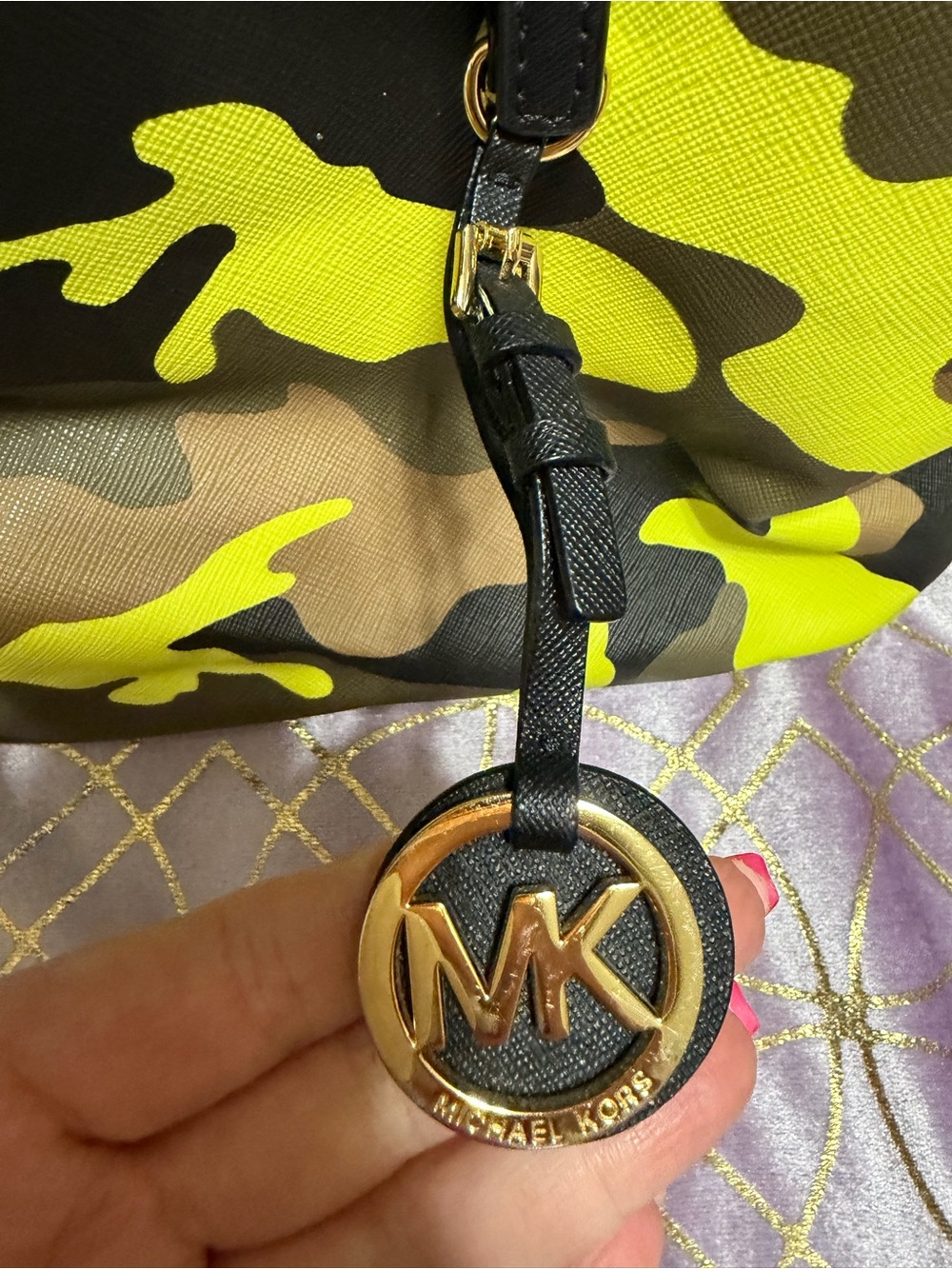 ๐ฅ Michael Kors Yellow Camo Tote Bag - Picture 5 of 13